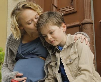 Anna Maria Muhe as Coming home in Christina