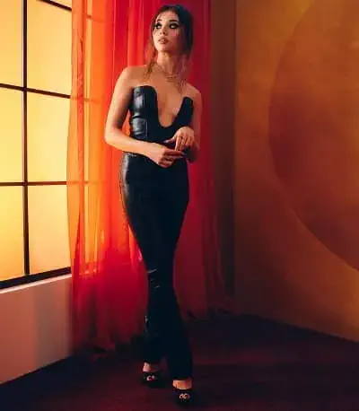 Sydney Taylor Outfit