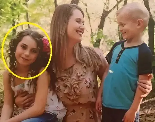 April Lyda with her 12 year old daughter who killed her 9 year old brother Zander