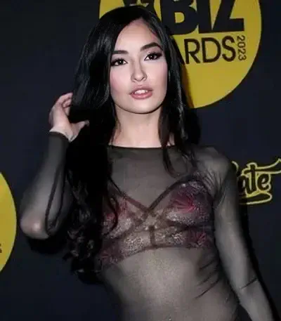 Emily Willis Net worth